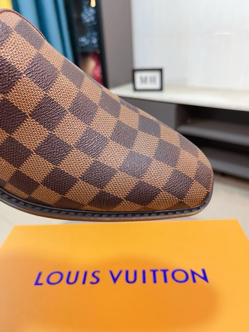 Ex-factory price 720🌹🌹High version [LV] Louis Vuitton's popular casual leather shoes🎖Fashionable and elegant🎖🎖Material: Original imported open-edge beaded cowhide, washed cowhide leather lining, original open-molded rubber outsole, high-end and classy, ​​elegant quality, instantly transforming into a handsome man ❤❤Standard\nNumber: 38-44